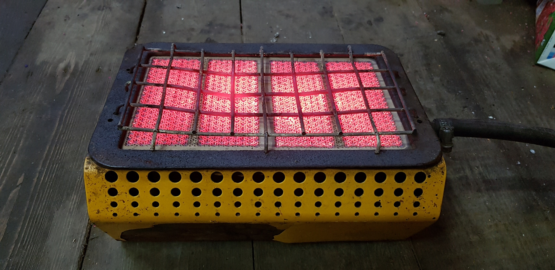 Convecteur à gaz à faire soi-même : installation de modèles finis + exemples de produits faits maison