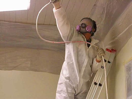 Comment se débarrasser de la moisissure dans la salle de bain : méthodes efficaces