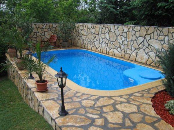 Construire une piscine fixe de vos propres mains