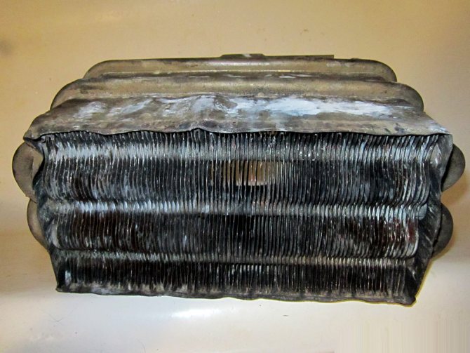 Pourquoi le geyser chauffe fortement l'eau et le corps : comment éviter la surchauffe