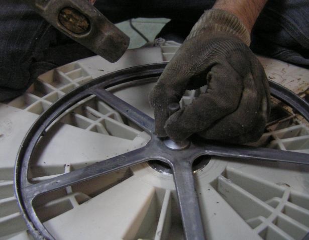 Comment démonter une machine à laver: les nuances du démontage des modèles de différentes marques