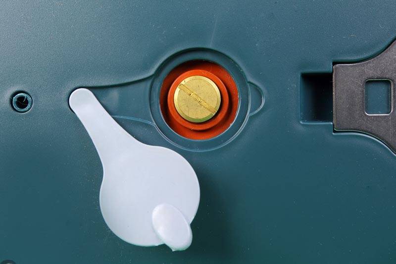 Comment choisir un chauffe-eau instantané : tour d'horizon des types de "fleurs" et conseils aux clients