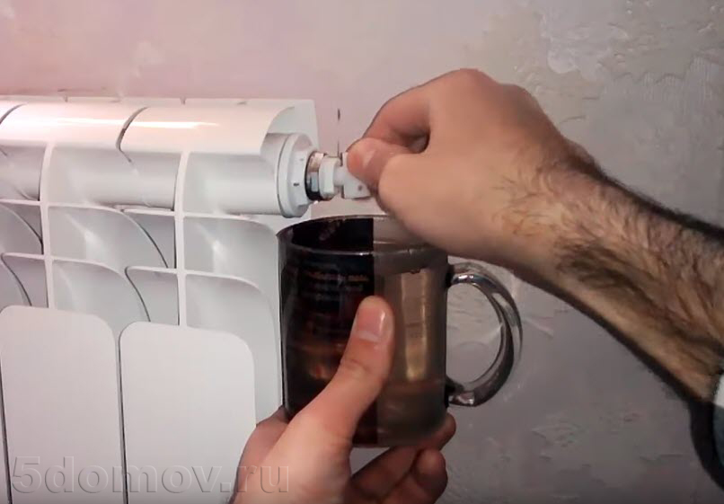 Que faire si une batterie de chauffage fuit : causes, comment la réparer sur un radiateur en fonte