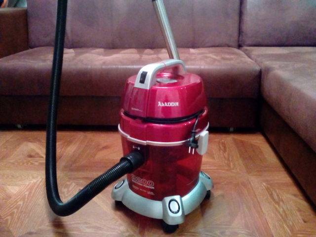 Aspirateurs avec aquafiltre: classement des modèles populaires + ce qu'il faut rechercher lors du choix de l'équipement