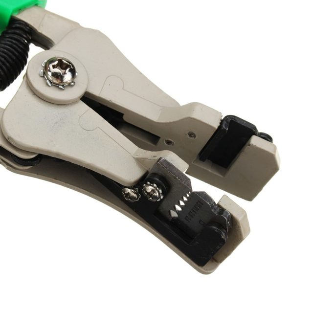 Pince à dénuder pour dénuder les fils : quelle pince coupante choisir, comment l'utiliser (retirer l'isolant des fils, mettre en place)