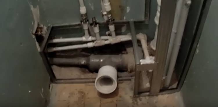 Comment cacher les tuyaux de chauffage: nous démontons les types de boîtes et les superpositions décoratives