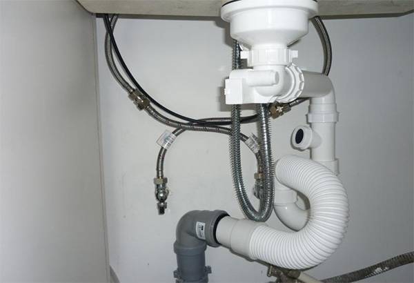 Installer un siphon dans la cuisine : comment assembler et installer l'appareil + schémas et exemple d'installation