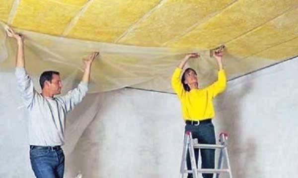 Comment isoler le plafond de la maison du côté du grenier