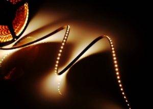 Pourquoi les lampes LED sont allumées lorsque l'interrupteur est éteint : causes et solutions