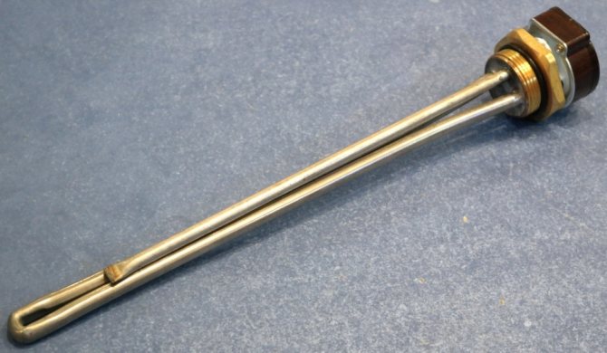 Éléments chauffants avec thermostat pour chauffer l'eau