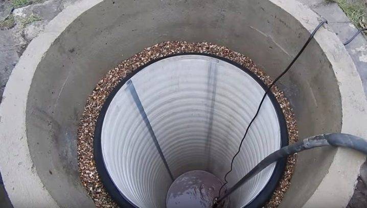 Fosse septique constituée d'anneaux en béton: principe de fonctionnement, étapes des travaux d'installation, réparation et entretien