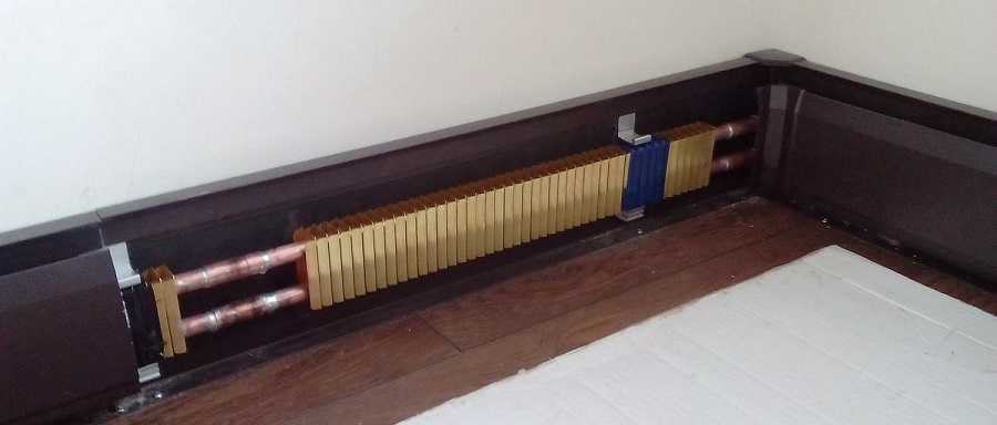 Plinthe chauffée à l'eau - tous types, top 4 fabricants, installation