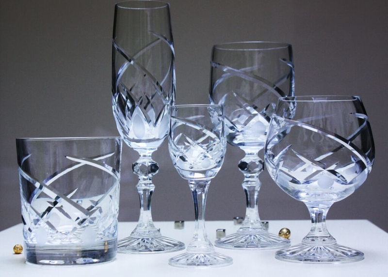 3 façons inhabituelles de nettoyer efficacement les ustensiles en cristal à bouche étroite