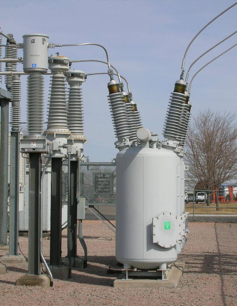 Disjoncteurs haute tension et leurs types, conception et principe de fonctionnement des structures isolées à l'huile, à l'air, au vide et au gaz