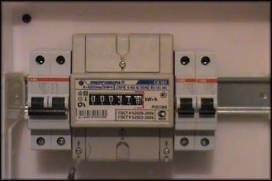 Un boîtier pour un compteur électrique dans un appartement: les nuances du choix et de l'installation d'un boîtier pour un compteur électrique et des machines