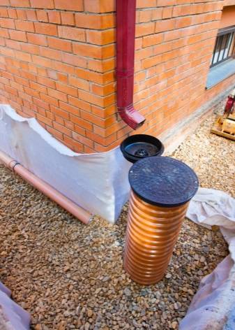 Dispositif de drainage autour de la maison: conception et aménagement d'un système de drainage à faire soi-même