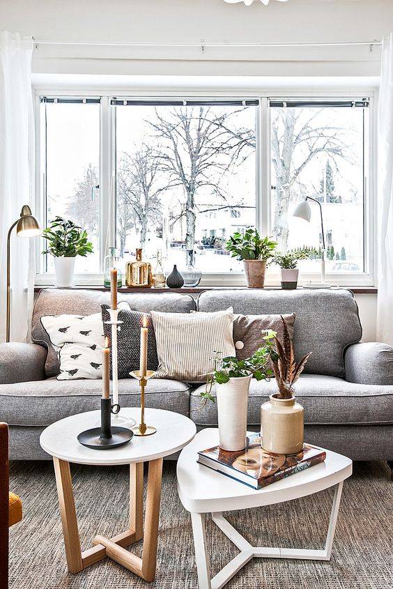 Comment j'ai fabriqué ma propre table à plateau pour économiser de l'argent