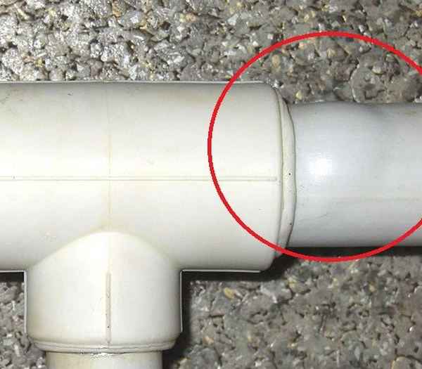 5 inconvénients graves des tuyaux en plastique pour l'approvisionnement en eau et le chauffage