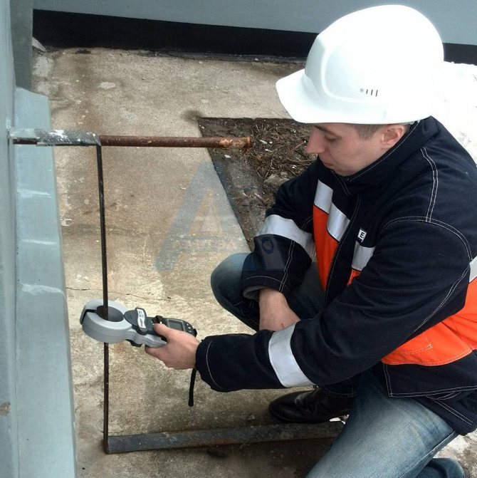 Comment vérifier la mise à la terre dans une prise : façons de vérifier avec des instruments