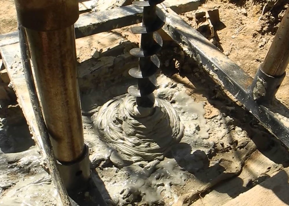 Puits d'eau à faire soi-même à l'aide d'une méthode manuelle et d'une corde de choc