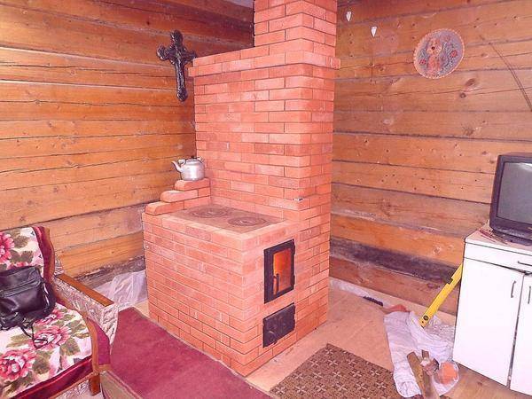 Mini poêle russe à faire soi-même: spécificités et commandes pour la construction d'un poêle compact