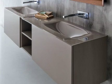Évier suspendu sur le comptoir: caractéristiques de choix et d'installation