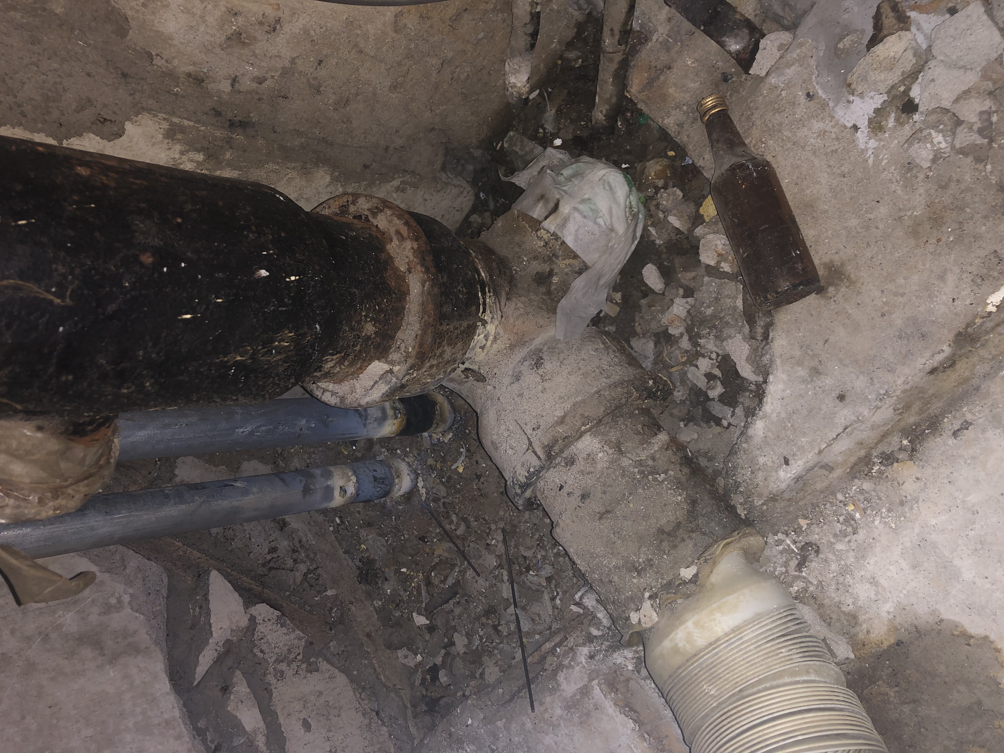 Installation à faire soi-même de tuyaux d'égout en fonte