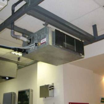 Le dispositif de l'unité intérieure du système split: comment démonter l'équipement pour le nettoyage et la réparation