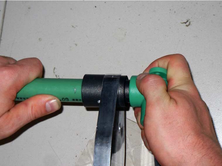 Comment connecter indépendamment un tuyau métal-plastique avec un polypropylène