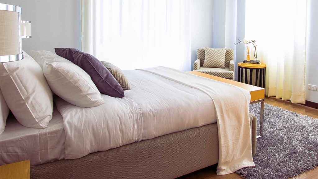 Quelles choses et quels objets ne peuvent pas être conservés dans la maison selon les signes et les croyances populaires