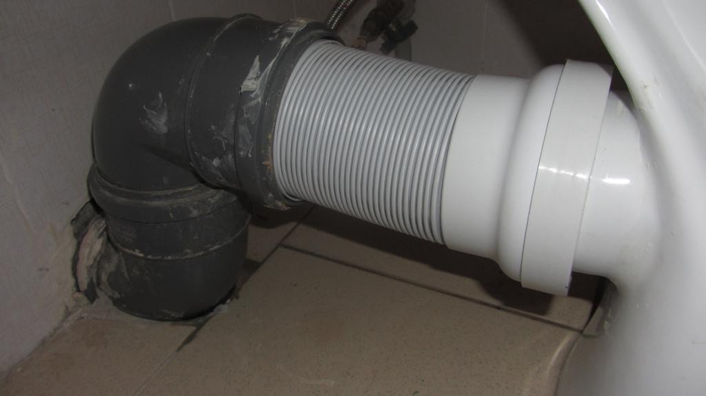 Comment installer une toilette avec une sortie oblique: notice technique détaillée