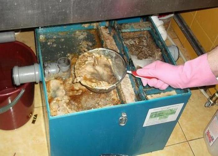 Piège à graisse à faire soi-même pour le lavage d'un seau: le principe de fonctionnement