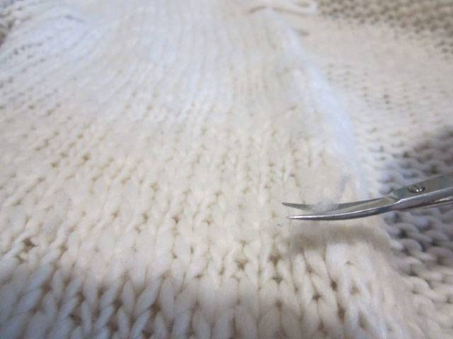 Un outil simple pour enlever le boulochage des vêtements en laine