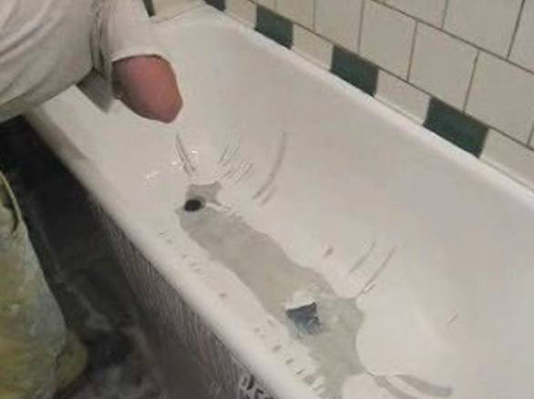 Peinture de bain DIY avec émail : un guide de restauration étape par étape