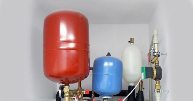 Remplissage du système de chauffage avec de l'eau ou du liquide de refroidissement