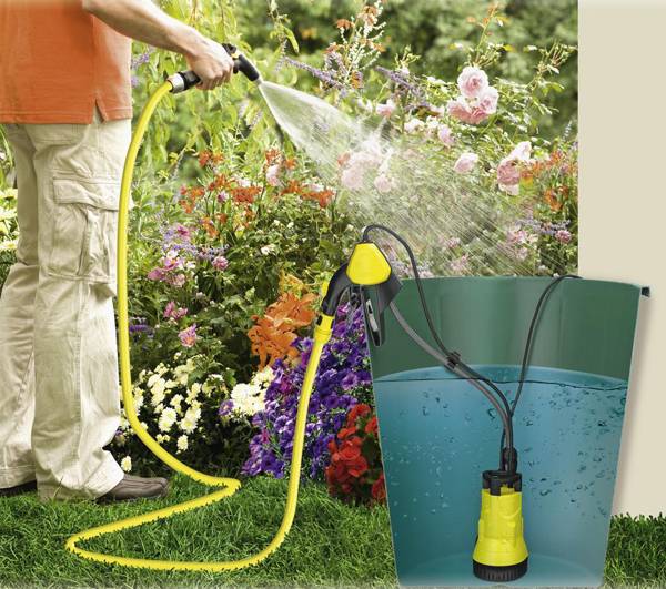 Nous choisissons des pompes pour arroser le jardin à partir d'un étang, d'un tonneau, d'un réservoir - point j