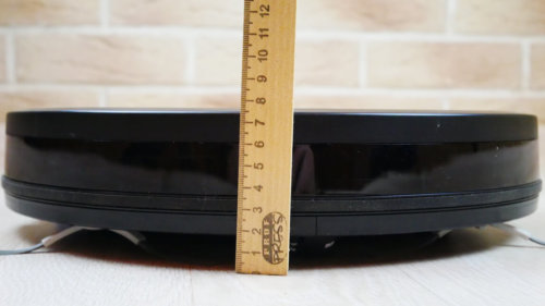 Test de l'aspirateur robot Redmond RV R100 : Champion de la Ligue 2