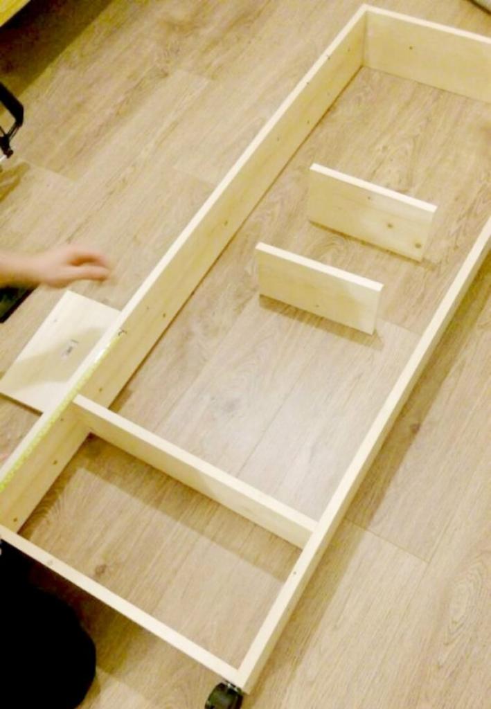 Comment j'ai fabriqué une étagère coulissante de mes propres mains pour qu'il y ait plus d'espace dans le réfrigérateur