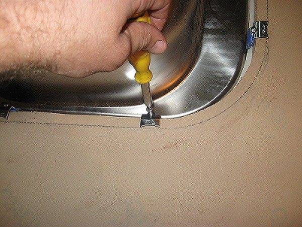 Comment bien installer un évier