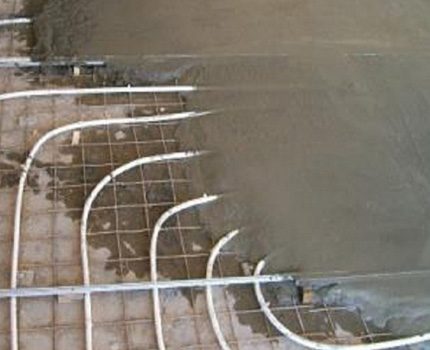 Comment faire un sol chaud dans la salle de bain de vos propres mains: un guide étape par étape