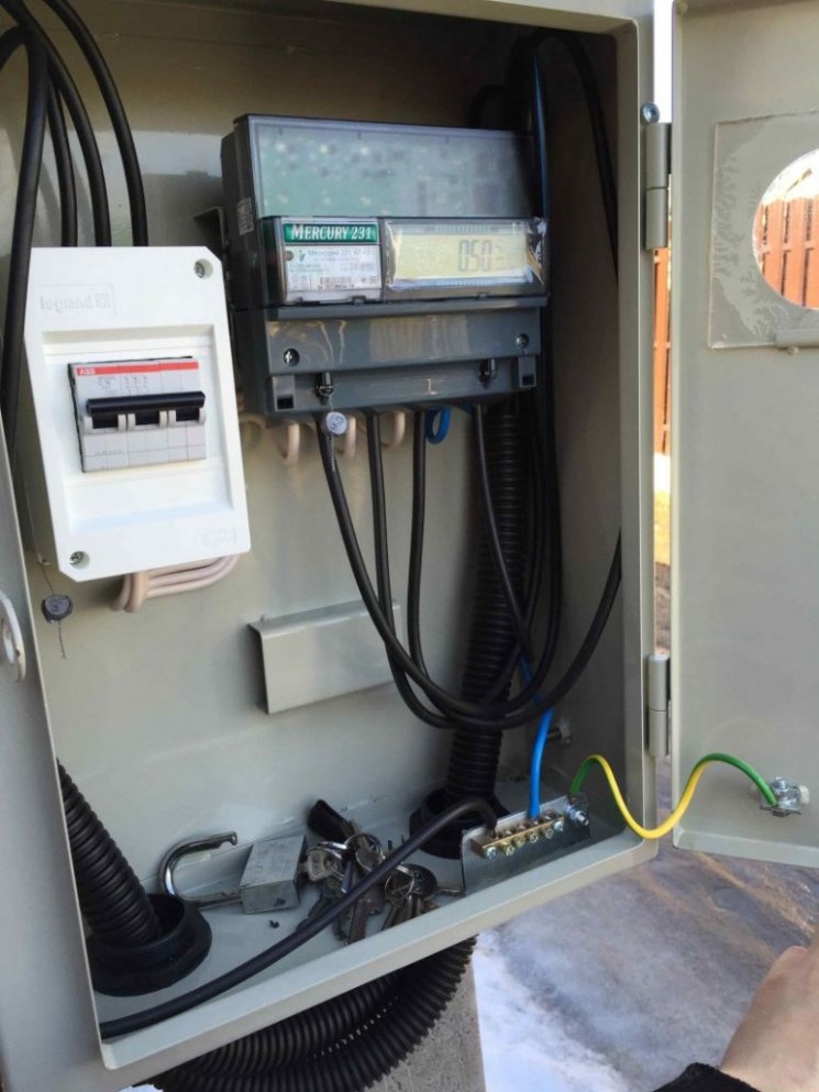 Comment faire une boucle de terre dans une maison privée de vos propres mains: schémas de mise à la terre et instructions d'installation