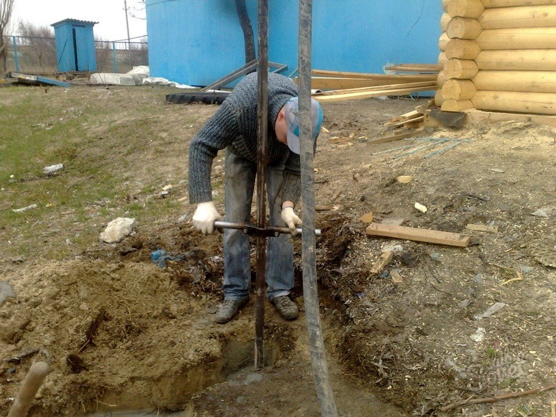 Bien faire soi-même sans équipement: comment aménager indépendamment une source d'eau