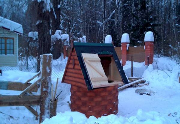 Approvisionnement en eau d'hiver à partir d'un puits: aperçu des meilleures options et schémas d'aménagement