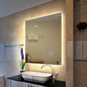 Luminaires dans la salle de bain au plafond: types, principes de placement, nuances d'installation