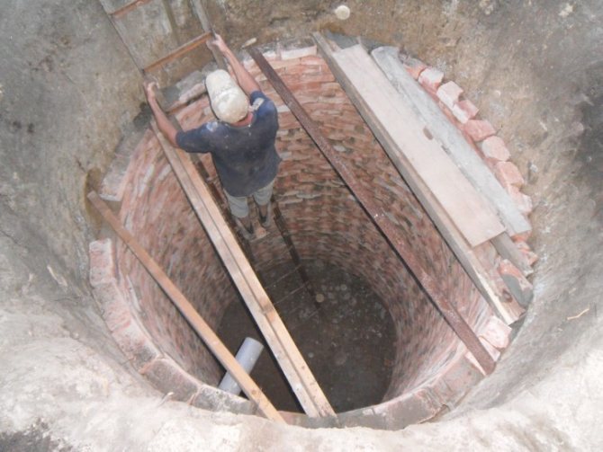 Cesspool : codes et réglementations sanitaires et du bâtiment