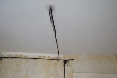 Est-il possible de creuser les murs dans une maison à panneaux pour le câblage