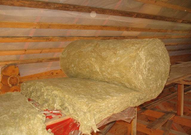 Isolation du toit des combles: un briefing détaillé sur l'installation de l'isolation thermique dans les combles d'un immeuble de faible hauteur