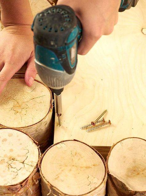 Comment j'ai fabriqué ma propre table à plateau pour économiser de l'argent