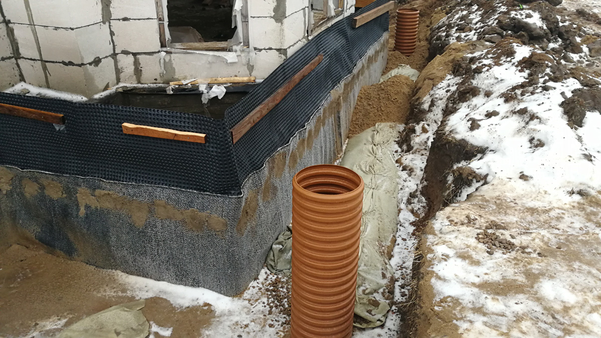 Vidange de leur chalet d'été : le moyen le plus simple de le faire soi-même