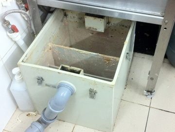 Nettoyage du bac à graisse : méthodes et outils